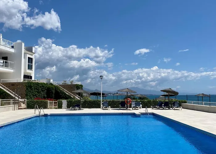 Sunshine Beach Front Complex, Wifi, Modern